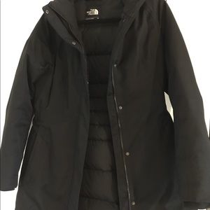 Northface Women’s Arctic Parka size medium, color black- like new.